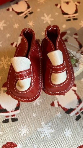 Chaussure neuve pour - ²chaussure, poupee
