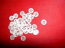 50 PETITS BOUTONS EN NACRE