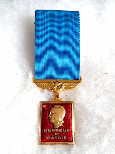 Une médaille de - une,
