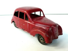 CIJ  JOUETS RENAULT  JUVAQUATRE  1939  TÔLE  MOTEUR FONCTIONNE  BON ÉTAT  Lg12cm