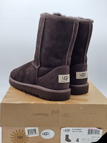 Ugg classic youth size - k,