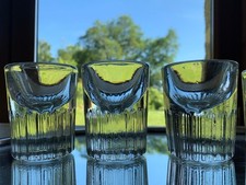 8 PETITS VERRES ANCIENS A