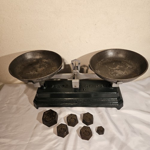 Grande balance ancienne - a1, en