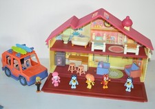 Lot jouet Maison voiture 4x4 surf personnages animaux BLUEY DISNEY MOOSE 2018