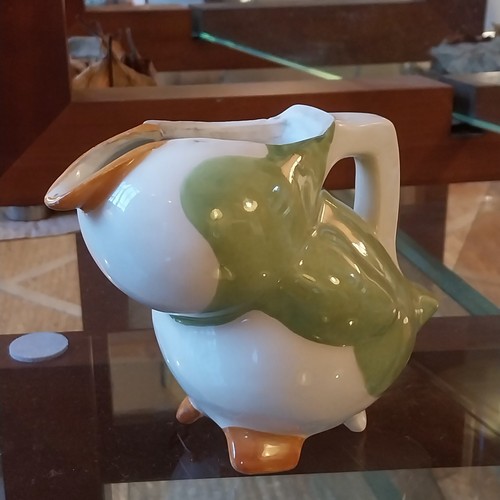 Pot lait zoomorphe par m - a,