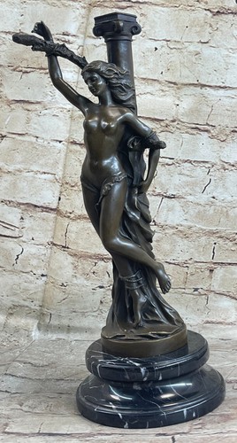 Large original femme détenus - large,