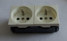 prise double Legrand Mosaic 45 ref 14793 pour DLP goulottes (3 dispos)