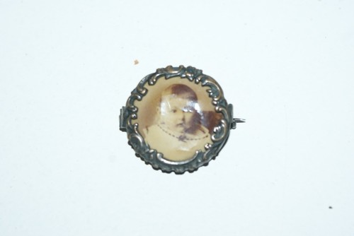 Ancienne broche porte photo