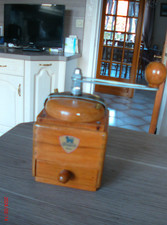 ANCIEN  ET SUPERBE MOULIN A