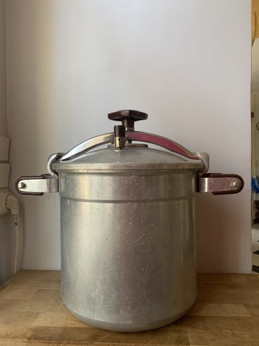Ancienne cocotte minute - ancienne,