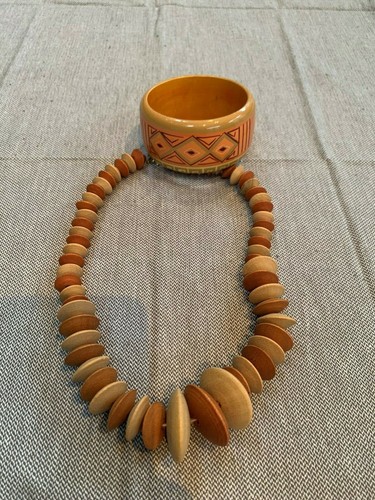 Wooden bead necklace and
