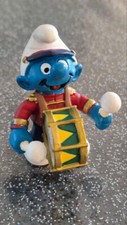 N°20494  FIGURINE SCHTROUMPF GROSSE CAISSE FANFARE MUSICIEN