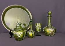 Ensemble ancien en verre vert