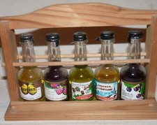 Coffret en bois de 5 mignonnettes liqueurs Deniset-Klainguer dont Sapin Gentiane