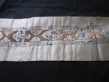 Ancienne bande de soie brodée