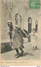 Algérie - Scènes et Types - Le Porteur d'eau - Animée - Enfants - CPA - Voir Sca