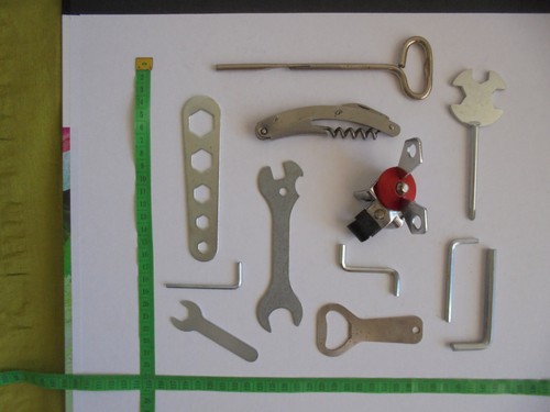 Lot ouvre boîte - x, 12
