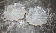 2 coupelles à dessert, ramequins, en verre opaque forme coquille st jacques