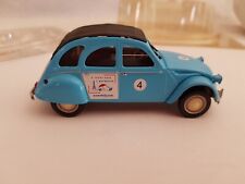 CITROEN 2 CV 6 BLEUE 4 ROUES SOUS 1 PARAPLUIE - Miniature NOREV  1/43