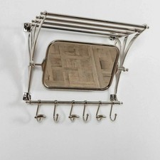 Porte-bagages mural pour train