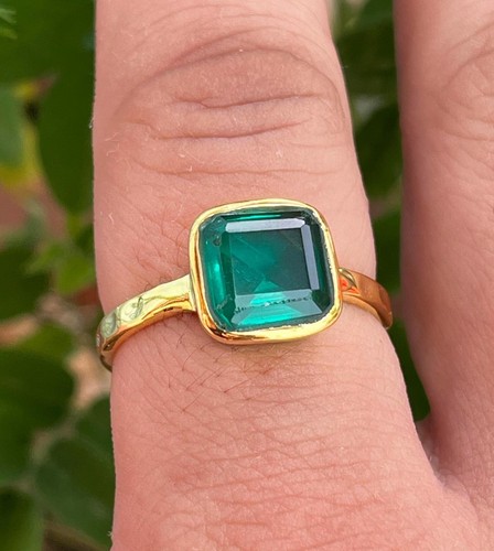 Bague sertie une - d'une, lunette