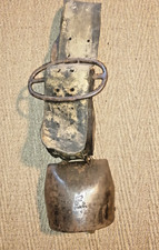 ancienne grosse cloche de vache transumance Chamonix art populaire montage 