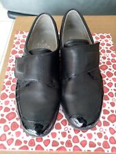 Chaussures cuir et vernis  noires  femme style  derby pointure 38