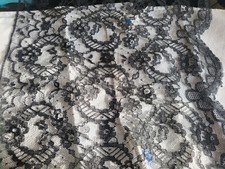 Dentelle vintage  noire jupon