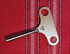 clef remontoir mouvement mecanique carillon pendule horloge carré 45 mm