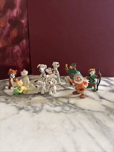 Walt disney lot figurines - walt,