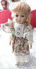 poupée des année 80 tête et mains en porcelaine corps en tissus N°3