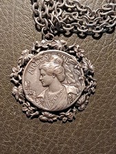 arlésienne pendentif argenté signé Armand Bargas 6cm