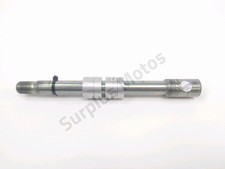 AXE DE ROUE AVANT TRIUMPH STREET TRIPLE 2008-2013 / NE 39525