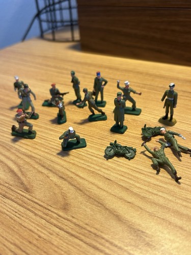 R492 lot petit soldat - petit,