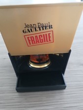Miniature de parfum fragile