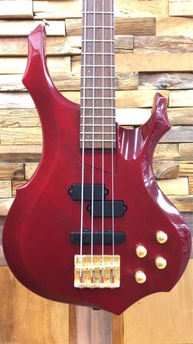 Guitare basse électrique
