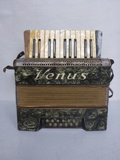 Ancien Petit Accordéon Venus