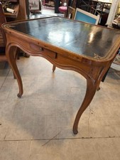 table de jeu louis XV 4 tiroirs sur 4 pieds arques plateau en cuir noir gauffre