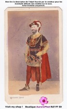 HOMME COSTUMÉ EN BOMBARDIER