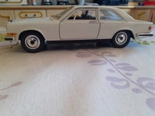 BURAGO Rolls Royce Camargue blanche échelle 1/22