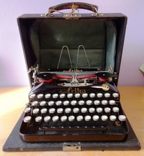 Ancienne machine à écrire Erika Seidel Naumann portable parfait état typewriter