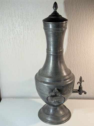 Grande fontaine urne - urne, en