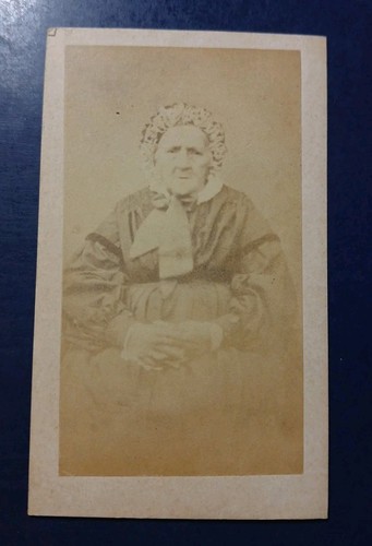 1870 dame âgée - dame, en