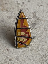 Pin planche voile - À,
