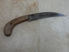 Scie à couteaux, outil ancien de vigneron