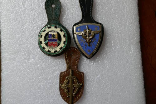 Trois insignes militaire - trois,