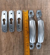 2 poignées + 3 entrées de