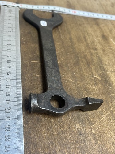 Clef outil pour - clef, mg