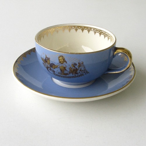Ancienne tasse sous - ancienne,