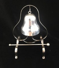 CLOCHE de TABLE  avec son SUPPORT et MARTEAU MÉTAL ARGENTÉ ORFÈVRE GRENADIER